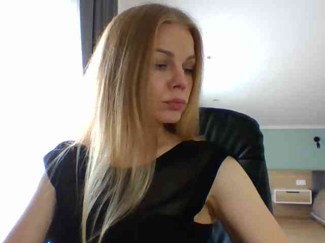 BlondaTina webcam