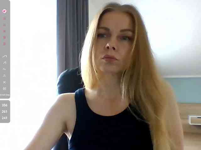 BlondaTina webcam