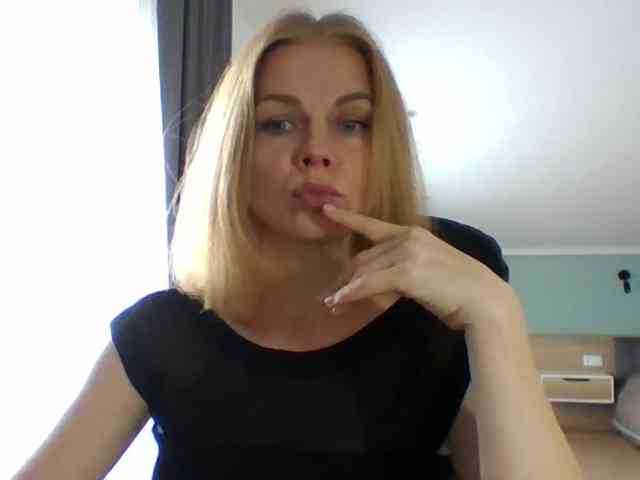 BlondaTina webcam