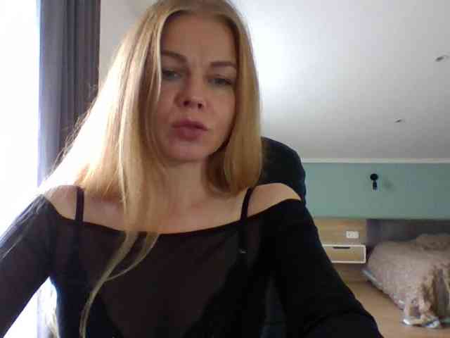 BlondaTina webcam