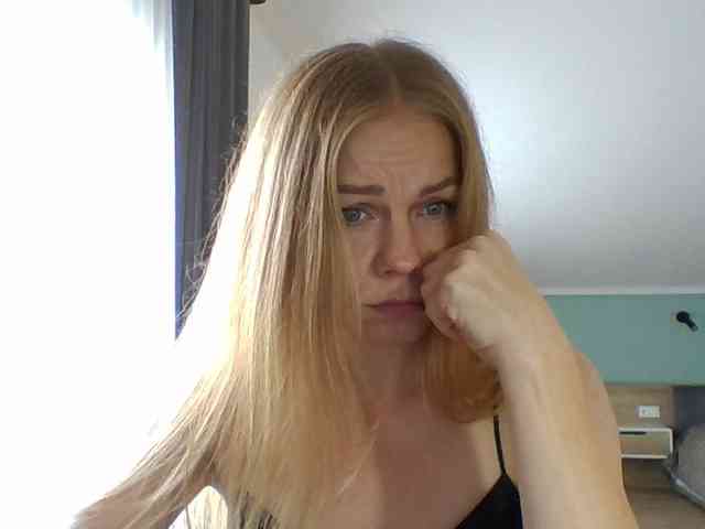 BlondaTina webcam