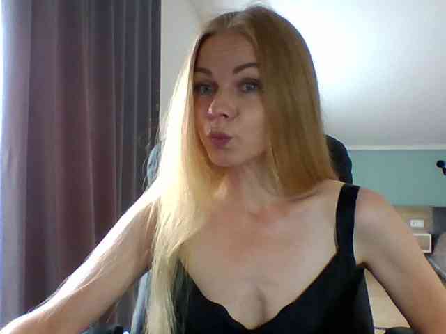 BlondaTina webcam