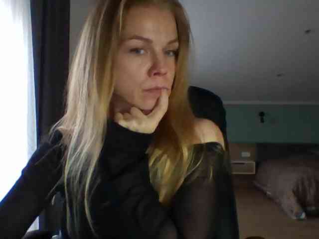 BlondaTina webcam