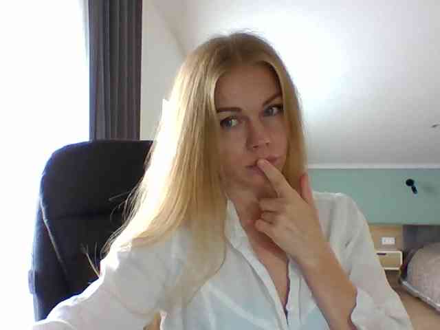 BlondaTina webcam