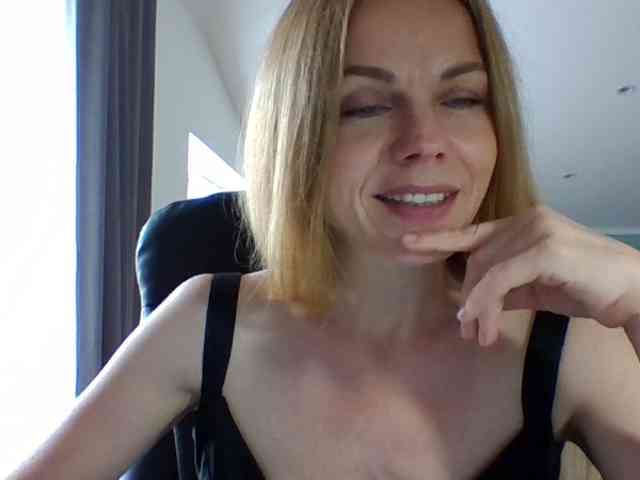 BlondaTina webcam