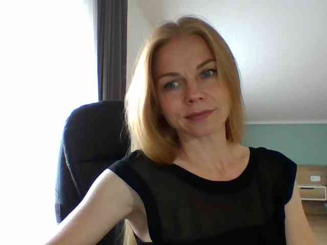 BlondaTina webcam