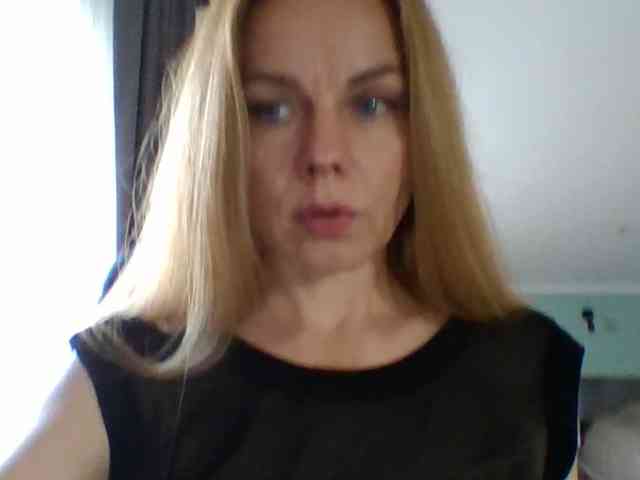 BlondaTina webcam