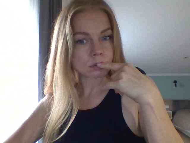 BlondaTina webcam