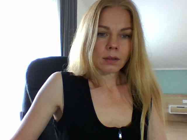 BlondaTina webcam