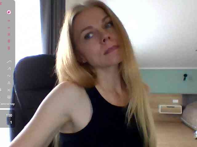 BlondaTina webcam