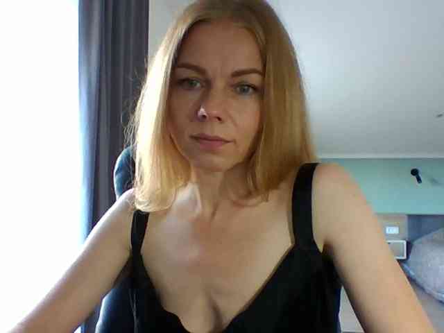 BlondaTina webcam