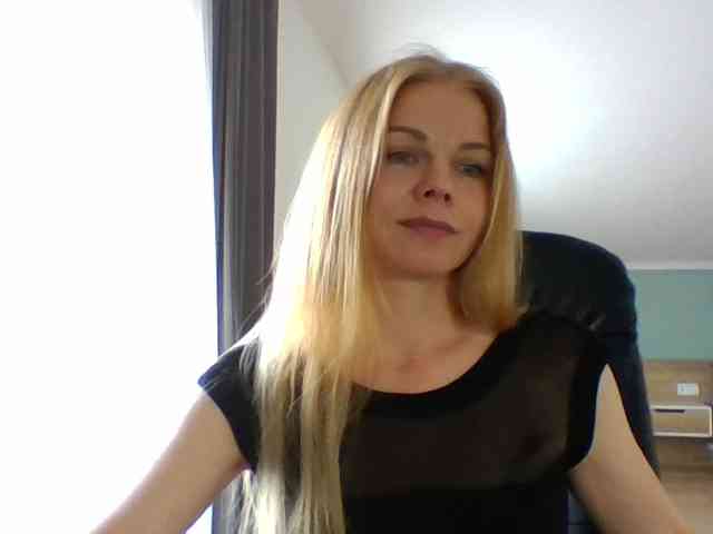 BlondaTina webcam