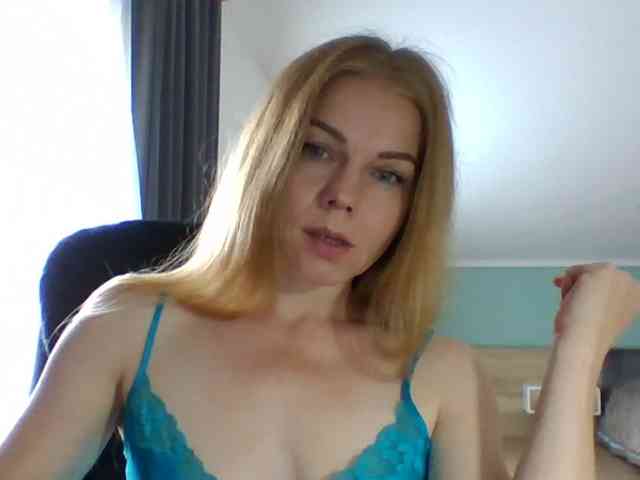 Model: BlondaTina