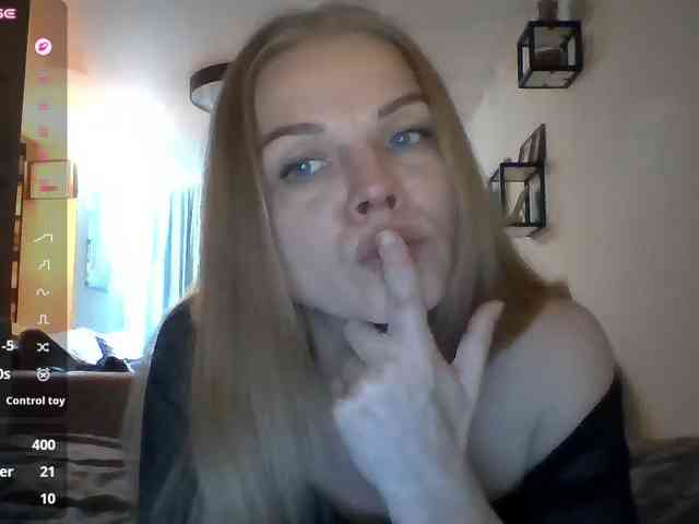 Model: BlondaTina
