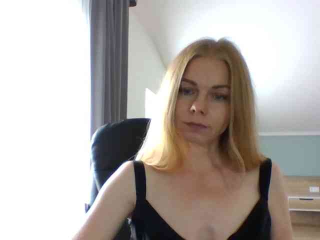 BlondaTina webcam
