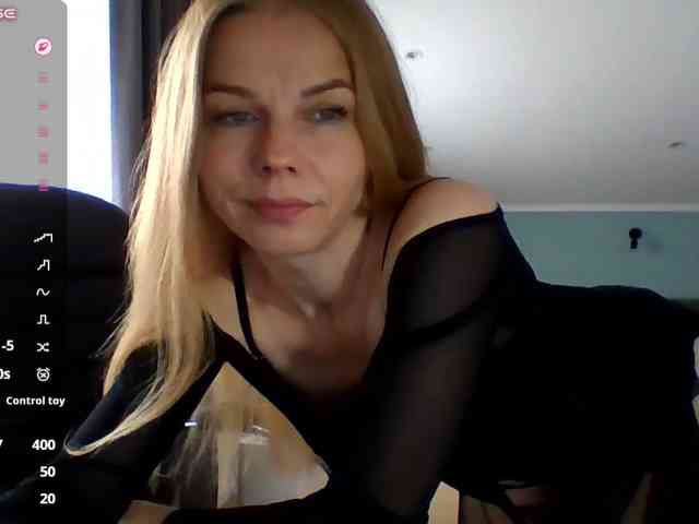 BlondaTina webcam