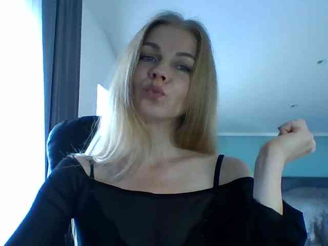 BlondaTina webcam