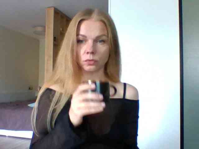 BlondaTina webcam