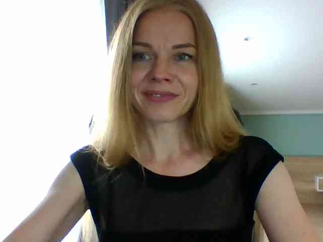 BlondaTina webcam