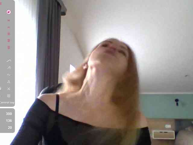 BlondaTina webcam
