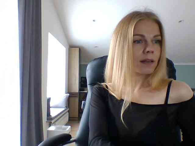 BlondaTina webcam