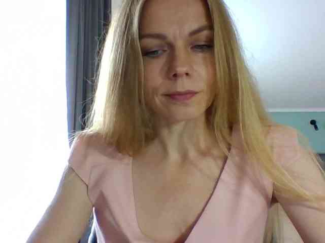 BlondaTina webcam