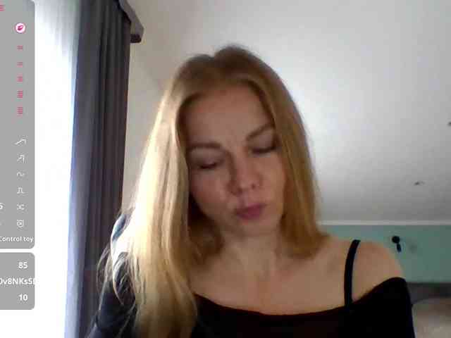 BlondaTina webcam