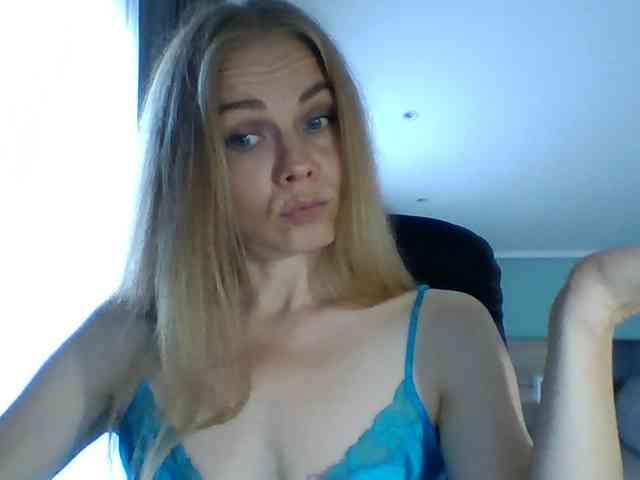 BlondaTina webcam