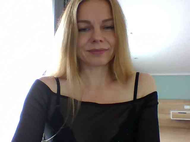 BlondaTina webcam