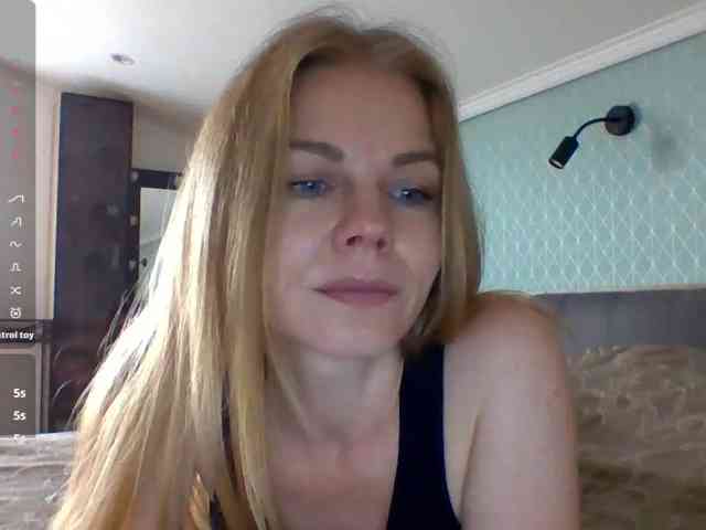 BlondaTina webcam