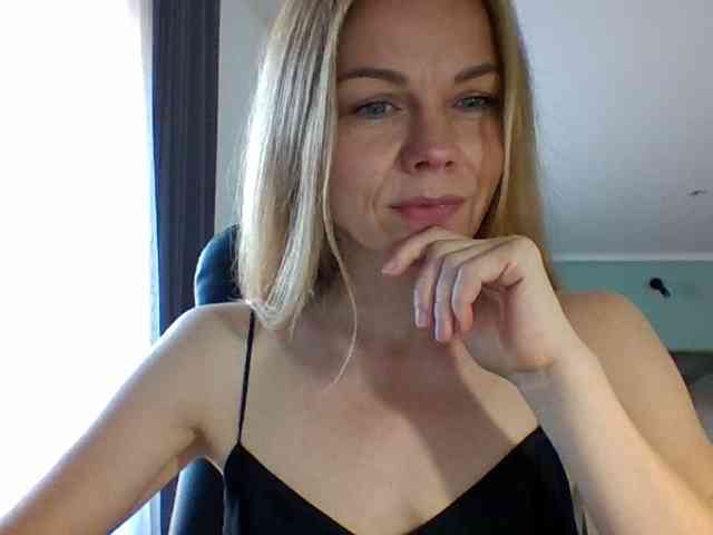 BlondaTina webcam