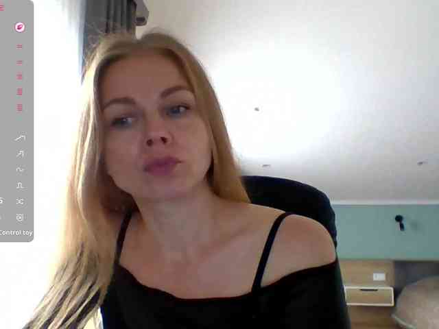 BlondaTina webcam