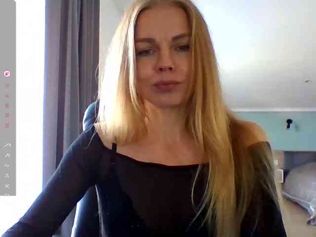 BlondaTina webcam