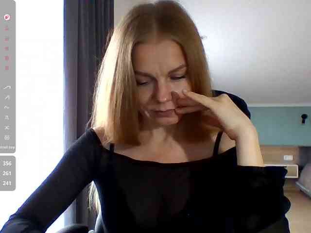 BlondaTina webcam