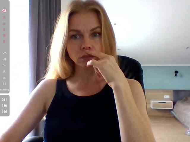 BlondaTina webcam