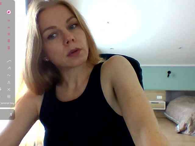 BlondaTina webcam