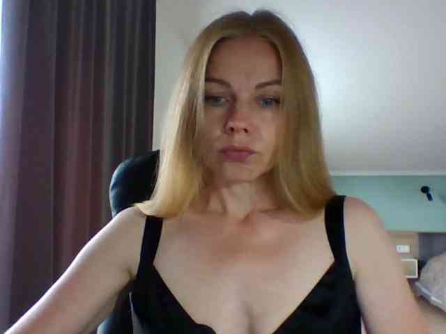 BlondaTina webcam