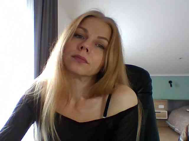 BlondaTina webcam