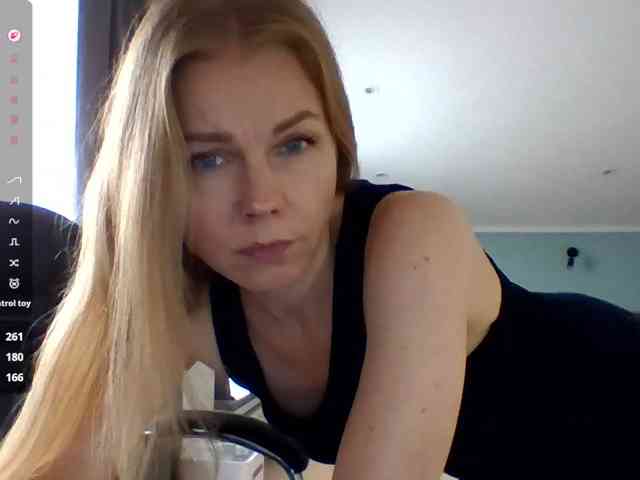 BlondaTina webcam