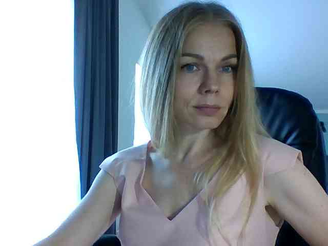 BlondaTina webcam