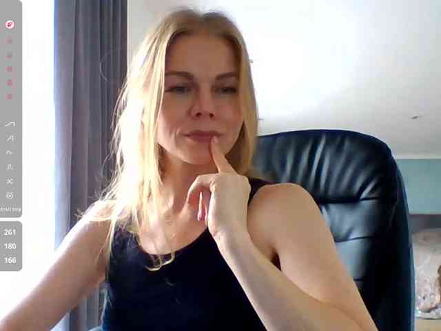 BlondaTina webcam