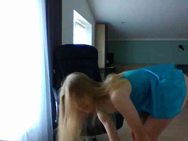 BlondaTina webcam