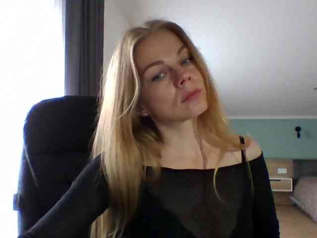 BlondaTina webcam
