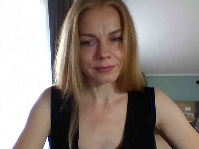 BlondaTina webcam
