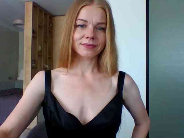 BlondaTina webcam