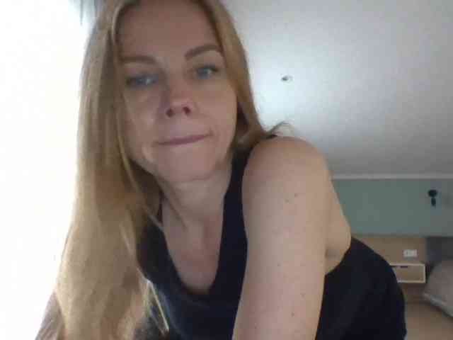 BlondaTina webcam