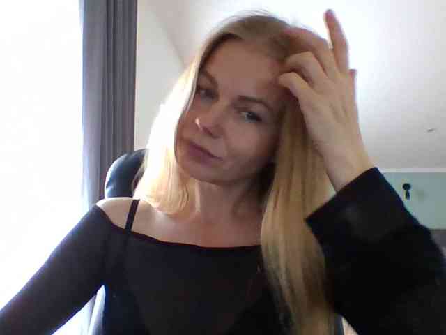 BlondaTina webcam