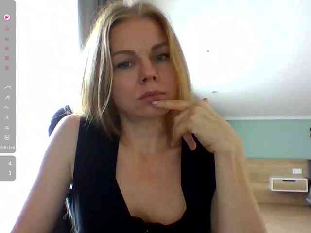 BlondaTina webcam