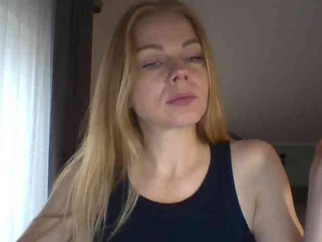 BlondaTina webcam