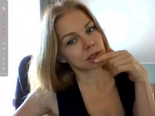 BlondaTina webcam